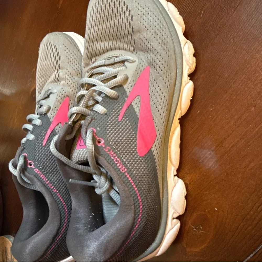 Brooks Anthem Grey Pink Size 7‎ Running Shoes Athletic
